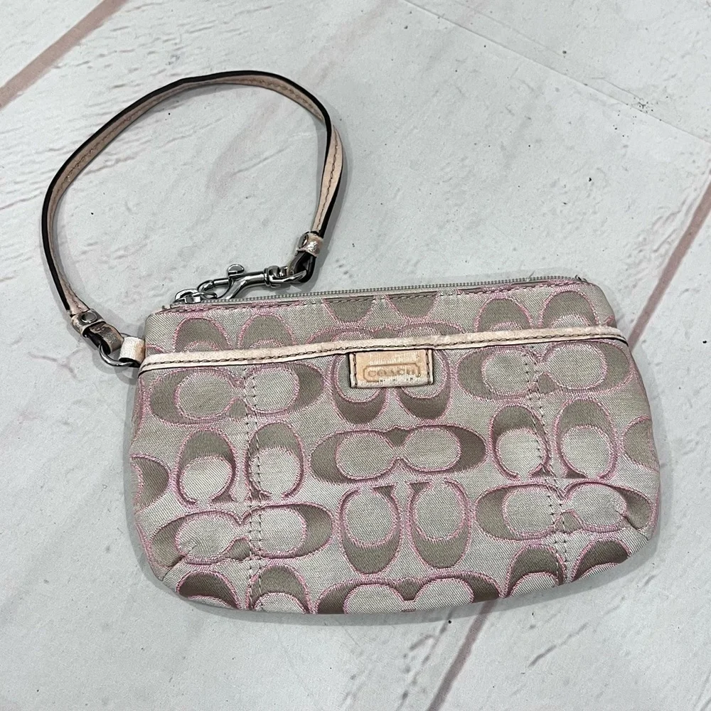 Coach Daisy Outline Signature C Monogram Metallic Khaki Pink Wristlet